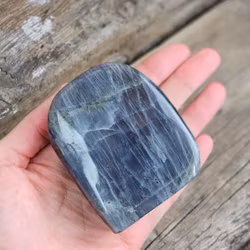 Lila Labradorit (Sunset Labradorit), polerad kristall stående friform #14