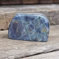 Lila Labradorit (Sunset Labradorit), polerad kristall stående friform #23