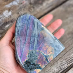 Lila Labradorit (Sunset Labradorit), polerad kristall stående friform #29