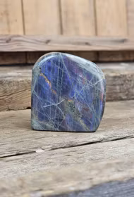 Lila Labradorit (Sunset Labradorit), polerad kristall stående friform #30