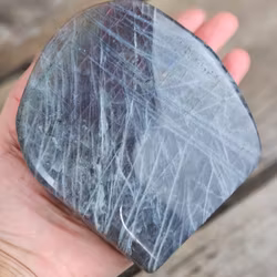 Lila Labradorit (Sunset Labradorit), polerad kristall stående friform #42