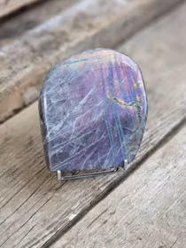 Lila Labradorit (Sunset Labradorit), polerad kristall stående friform #42