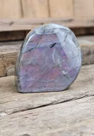 Lila Labradorit (Sunset Labradorit), polerad kristall stående friform #43