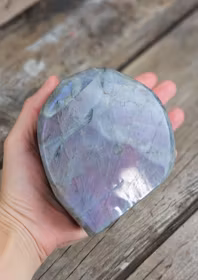 Lila Labradorit (Sunset Labradorit), polerad kristall stående friform #43