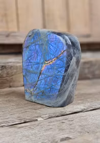 Lila Labradorit (Sunset Labradorit), polerad kristall stående friform #45