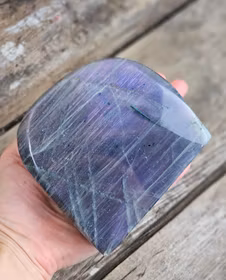 Lila Labradorit (Sunset Labradorit), polerad kristall stående friform #46