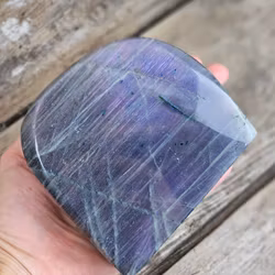 Lila Labradorit (Sunset Labradorit), polerad kristall stående friform #46