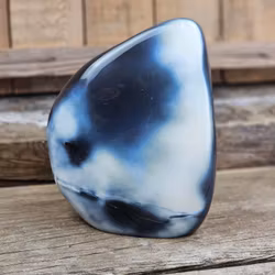 Orca Agat, polerad kristall stående friform #1