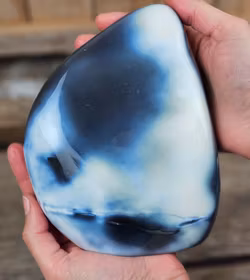 Orca Agat, polerad kristall stående friform #1