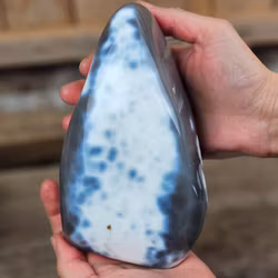 Orca Agat, polerad kristall stående friform #3