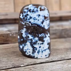 Orca Agat, polerad kristall stående friform #2