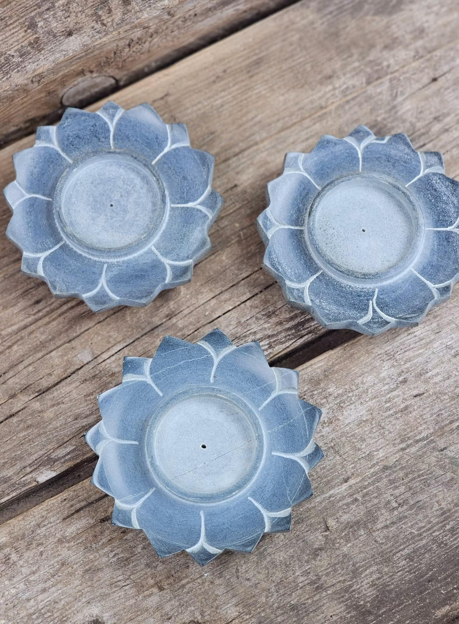 Rökelsehållare, grå täljsten Lotus