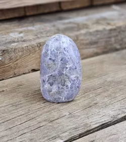 Lepidolit, polerad kristall stående friform #2