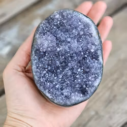 Ametistkluster med polerade kanter #7