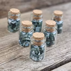 Mossagat, kristallchips i glasflaska