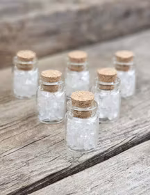 Bergkristall, kristallchips i glasflaska