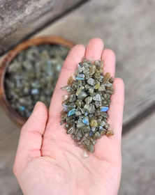 Labradorit, kristallchips