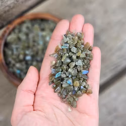 Labradorit, kristallchips