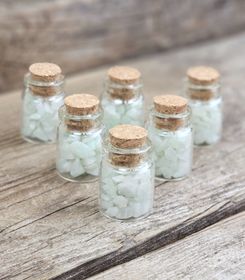 Amazonit, kristallchips i glasflaska