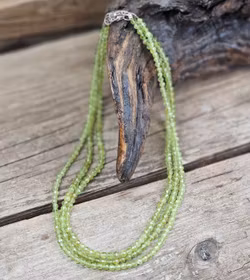 Peridot (Olivin), halsband 4mm facetterade pärlor 925s.