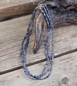 Iolit (Vattensafir), halsband 4mm facetterade pärlor 925s.