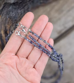 Iolit (Vattensafir), halsband 4mm facetterade pärlor 925s.