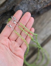 Peridot (Olivin), halsband 4mm facetterade pärlor 925s.