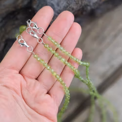 Peridot (Olivin), halsband 4mm facetterade pärlor 925s.