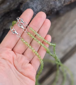 Peridot (Olivin), halsband 4mm facetterade pärlor 925s.