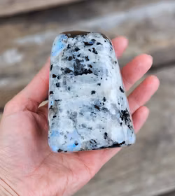 Vit Regnbågsmånsten, polerad kristall stående friform #1