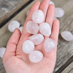 Rosenkvarts, trumlad rund