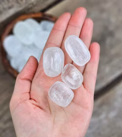 Optisk Kalcit (Islandsspat), trumlad