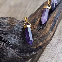 Ametist polerad spets, guldpläterat hänge