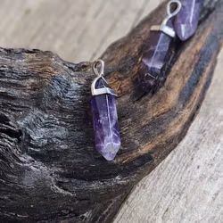 Ametist polerad spets, silverpläterat hänge