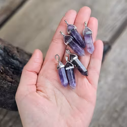 Ametist polerad spets, silverpläterat hänge