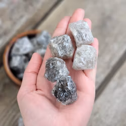 Rökkvarts, liten rå