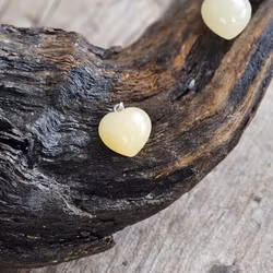 Gul Kalcit bulligt hjärta, silverpläterat hänge