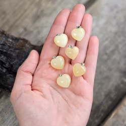 Gul Kalcit bulligt hjärta, silverpläterat hänge