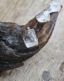 Bergkristall rå, silverpläterat hänge