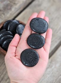 Svart Lavasten platta, touchstone
