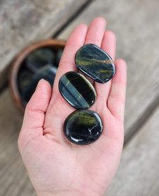 Falköga platta, touchstone