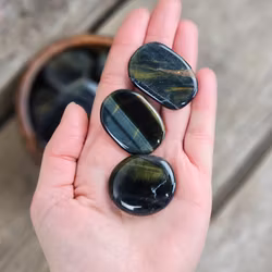 Falköga platta, touchstone