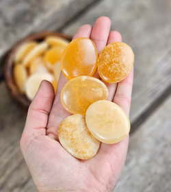 Gul Kalcit platta, touchstone