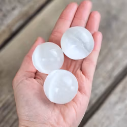 Vit Selenit, litet klot 3-4 cm