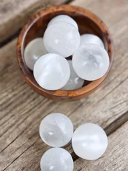 Vit Selenit, litet klot 3-4 cm