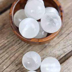 Vit Selenit, litet klot 3-4 cm