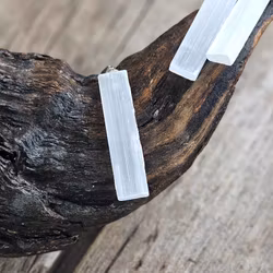 Vit Selenit rå stav, silverpläterat hänge