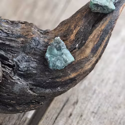 Smaragd rå, silverpläterat hänge