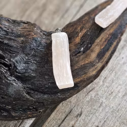 Orange Selenit rå stav, silverpläterat hänge