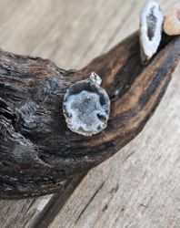 Agatgeod, silverpläterat hänge